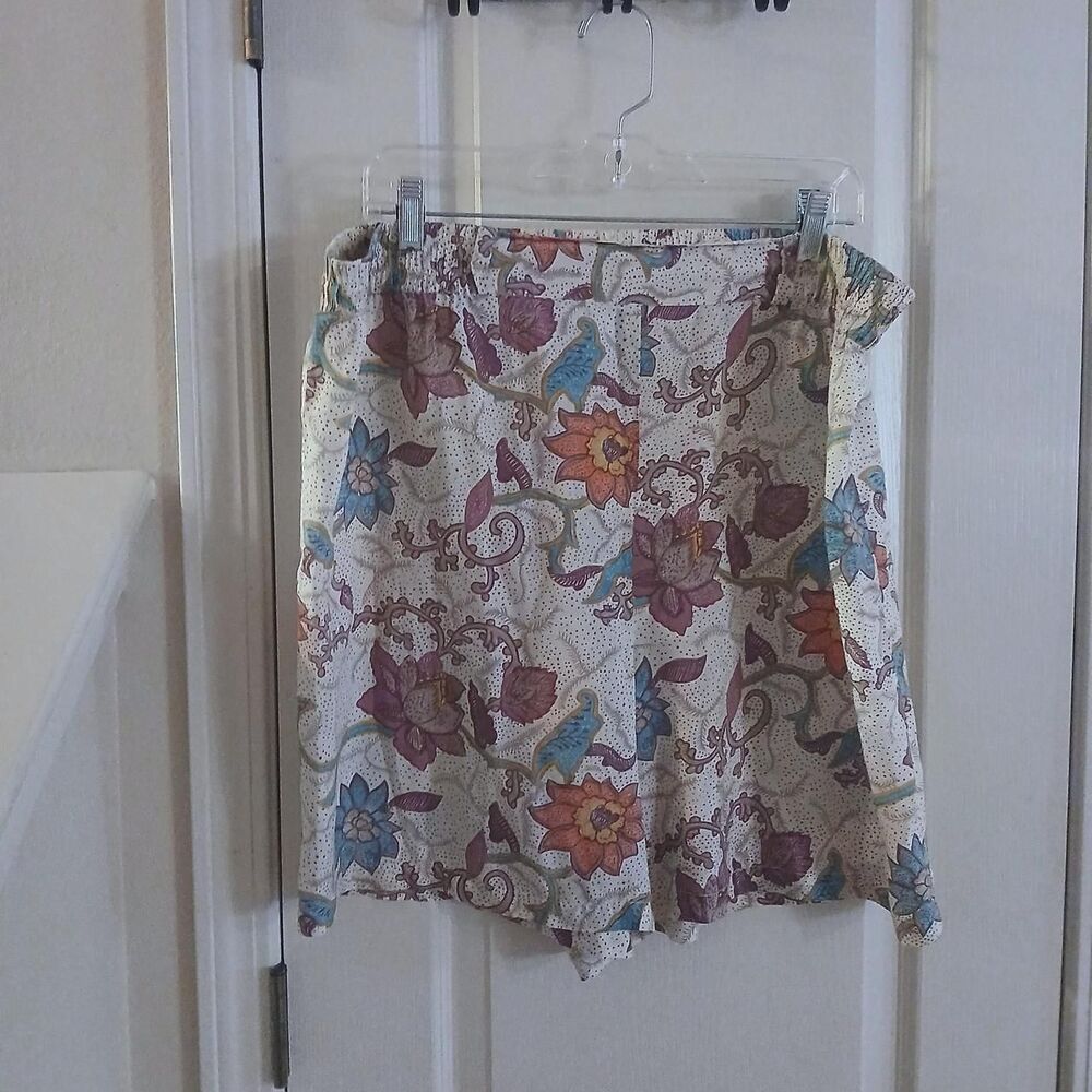 Vintage 90s Oscar de la Renta Expressions Floral 100% Silk Shorts L Ripped Seam